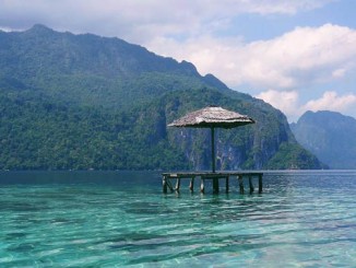 Pantai Ora di Pulau Seram